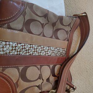 COACH HANDBAG - MONOGRAM style.